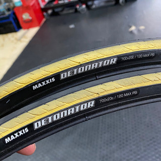 MAXXIS  DETONEATOR 前後セット