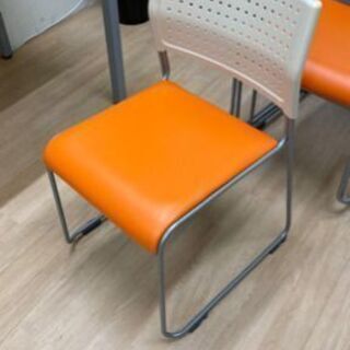 会議用椅子（オレンジ）×４脚
