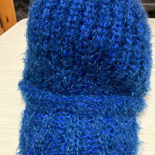 青いニット帽　