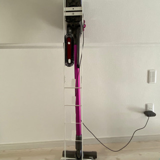 dyson v6 cord-free pro ダイソン　スタンド付き dyson v6 cord-free pro ダイソン 付属品あり スタンド付き