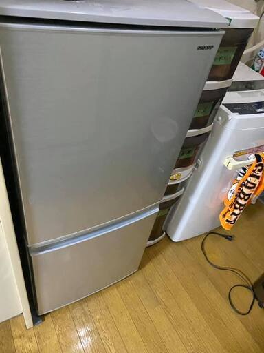 【美品】シャープ省エネタイプ冷蔵庫（2ドア）　SJ-D14E