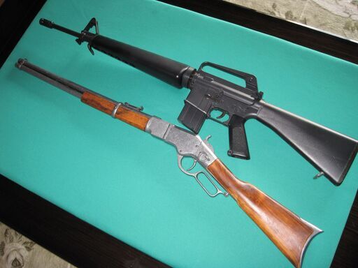 飾り銃　ウインチェスターとM16‐A1