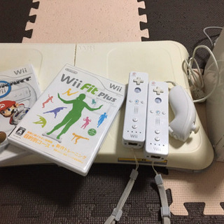 Wii本体とWii Fit Plus(バランスWiiボードセット...