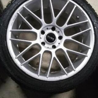 225/45R18のスタットレスタイヤとホイールセットです