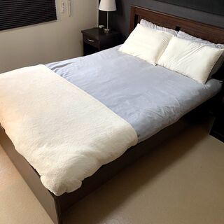 【苫小牧バナナ】民泊使用品 ダブルベッド ベッドマット&寝具付き...