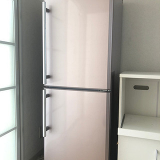 【ネット決済】サーモンピンクの冷蔵庫です！1人暮らしや2人暮らし...
