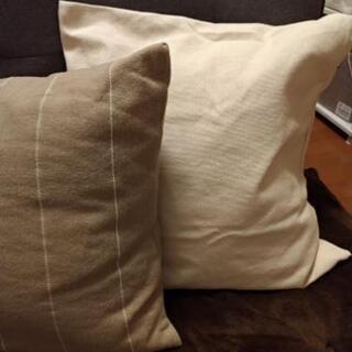 ほぼ新品 クッション 白 Zara Home 50x50 Kana 西大島の寝具 枕 の中古あげます 譲ります ジモティーで不用品の処分