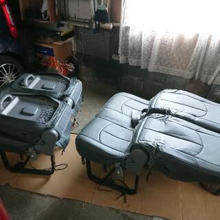 購入決まりました。 200系　ハイエース　2型　2列目・3列目 リクライニング加工済・シートカバー付き 引き取り&自車配送