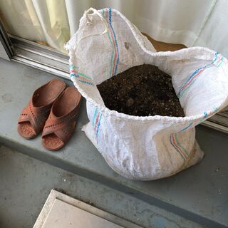 園芸用の土　土嚢袋で半分くらい　無料で差し上げます。