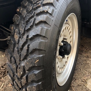 ジムニーMTタイヤバリバリ溝2016製