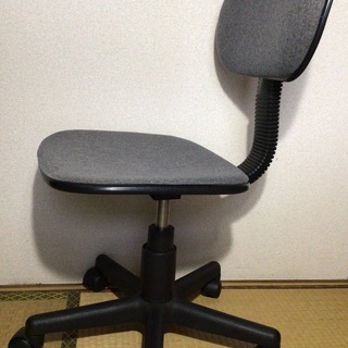 オフィスチェア　キャスター付き高さ調節椅子