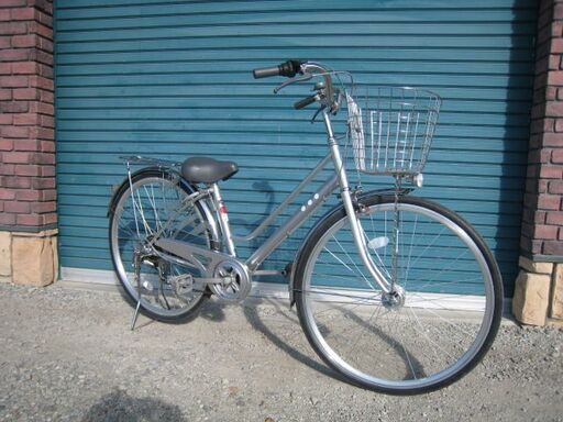 自転車　通学用　２７インチ　ノーパンクタイヤ　６段変速　色シルバー　新品同様