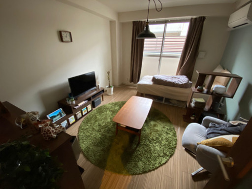引っ越しに伴い、部屋の中の家具ほぼ売ります。テレビ台、ローテーブル、キッチン収納