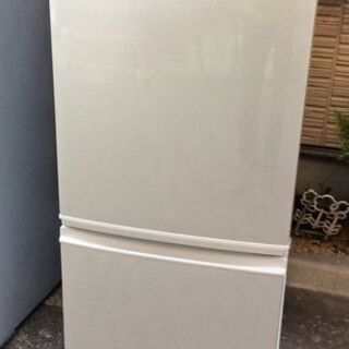 【RKGRE-519-2】特価！シャープ/137L 2ドア冷凍冷蔵庫/SJ-C14D-N/中古品/2017年製/当社より近隣無料配達！ RKGRE-519-2】特価！シャープ/137L 2ドア冷凍冷蔵庫/SJ-C14D-N/中古品/2017