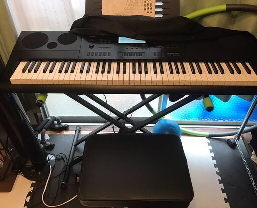【取引中】電子キーボード  76鍵盤(説明書付き)+4点セット