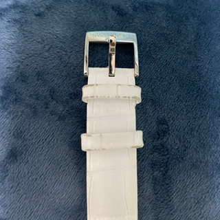 SALE❗️❗️スワロフスキー本革ストラップ時計　白