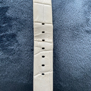 SALE❗️❗️スワロフスキー本革ストラップ時計　白