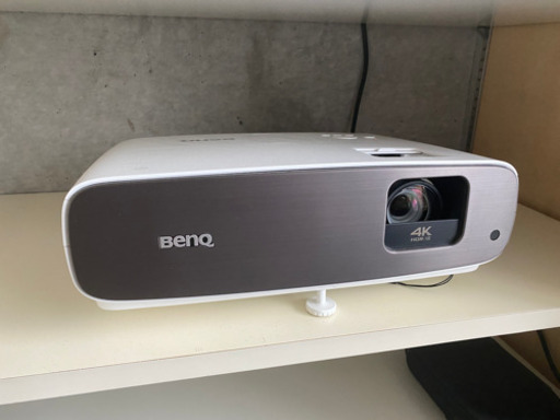 Benq HT3550 4Kプロジェクター　スクリーン付き