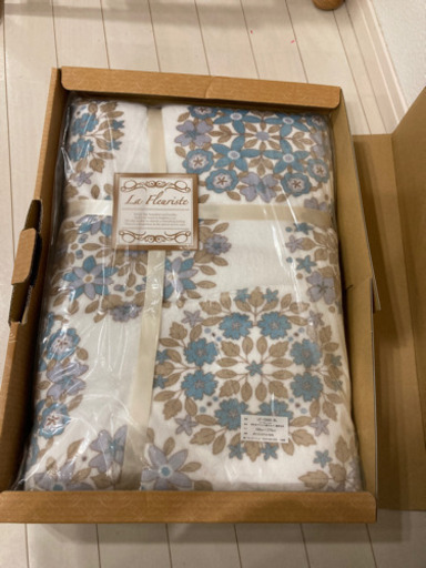 ラ•フローリスト　衿付きプリント掛けカバー兼用毛布