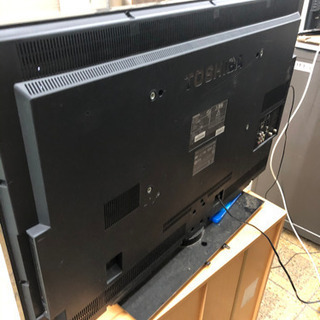 TOSHIBAは40インチ　ブルーレイ付　