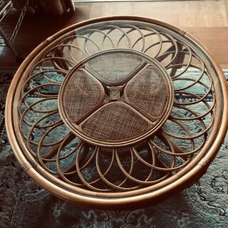 籐のテーブル　円形