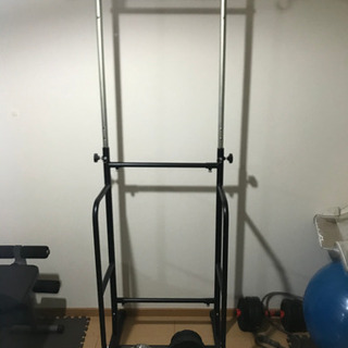 ベンチプレス、ダンベル、懸垂器