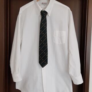 ブラウス新品　白1枚、ネクタイ付き