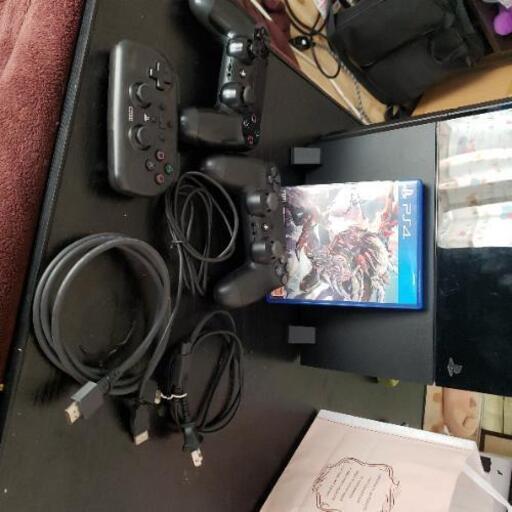 ps4コントローラ3つ＋縦置きスタンド＋ソフト1本