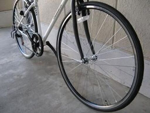 新品大特価〕スチールフレームクロスバイク（シマノ製6段変速