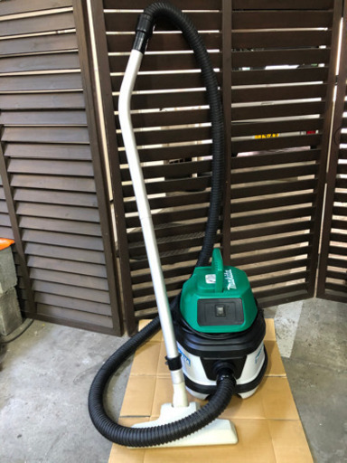マキタ　乾湿両用　集じん機　掃除機
