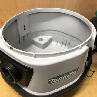 マキタ　乾湿両用　集じん機　掃除機