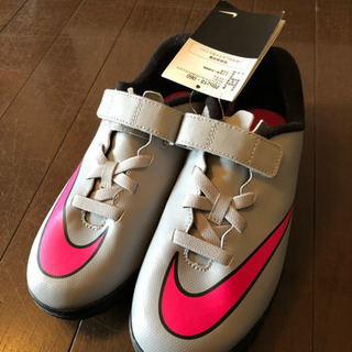 新品　NIKE トレーニングシューズ