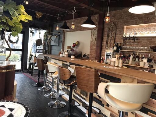 カフェで使用した古材の手作りのお洒落なカウンターテーブルコーナー高さ140幅416カウンター104ｃｍ※中古となります。天王寺区の桃谷駅より徒歩5分