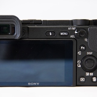 SONY α6400 ILCE-6400 パワーズームキット 16-50mm バッテリー3個付き 