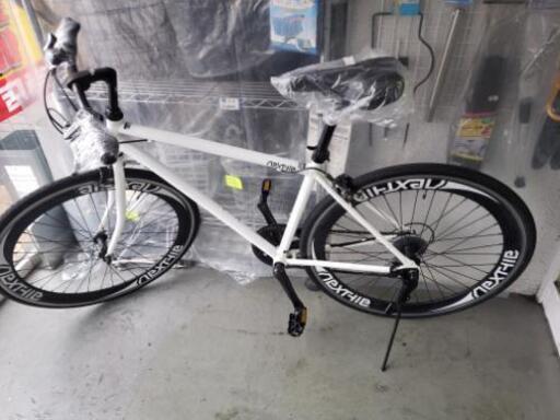 自転車　クロスバイク　ホワイト　7段変速　前後タイヤ、サドル、グリップ新品