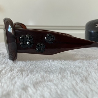 CHANEL  シャネル　カメリアの飾り　サングラス