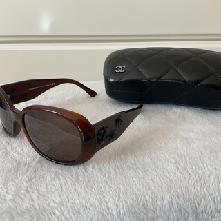 CHANEL  シャネル　カメリアの飾り　サングラス
