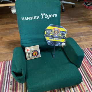 阪神タイガース　座椅子とCDとうちわ