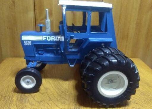 希少FORD 9600 トラクター1/12スケール