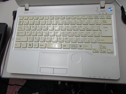 中古FMV LIFEBOOK SH54/G 13.3インチ液晶 i3-2350M 4GB 320GB Wifi 