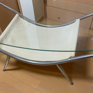 ガラステーブル　高級　楕円形　オフホワイト