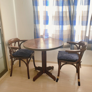テーブルと椅子と座布団セット