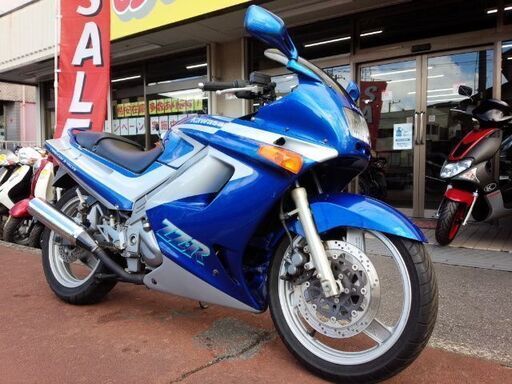 NO.3694　ＺＺＲ２５０　水冷４サイクル８バルブ２気筒２５０ｃｃエンジン　ブルー＆シルバー　☆彡