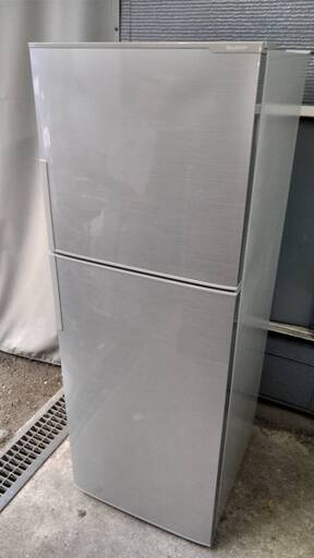 【お値下げ致しました】 SHARP　ノンフロン冷凍冷蔵庫 SJ-D23B-S 225L 2016年製　売ります。地域限定設置費込み！