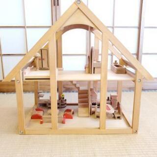 木製ドールハウス　家具付き