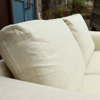 人気のMUJI(無印良品)のフェザー・ポケットコイル・2シータソファーです♪シンプルなデザインとワイドなシートとふかふかの座り心地が寛ぎ感UPしてくれる2人掛けソファーです！！