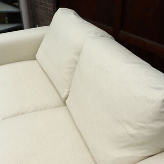 人気のMUJI(無印良品)のフェザー・ポケットコイル・2シータソファーです♪シンプルなデザインとワイドなシートとふかふかの座り心地が寛ぎ感UPしてくれる2人掛けソファーです！！