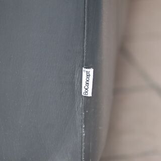 北欧デンマークのBoConcept(ボーコンセプト)のI.D.V.2 レザー 2シーターソファー/ブラックです。ゆったりと座れるワイドなデザインの2Pソファ。モダンでスタイリッシュなソファーです♪