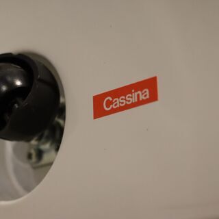 Cassina ixc.(カッシーナ イクスシー)で取り扱われていたピエロ・リッソーニ デザイン261 NOTE(ノート) ローテーブルです！グロッシーホワイトの明るい色合いのモダンなリビングテーブル