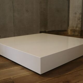 Cassina ixc.(カッシーナ イクスシー)で取り扱われていたピエロ・リッソーニ デザイン261 NOTE(ノート) ローテーブルです！グロッシーホワイトの明るい色合いのモダンなリビングテーブル